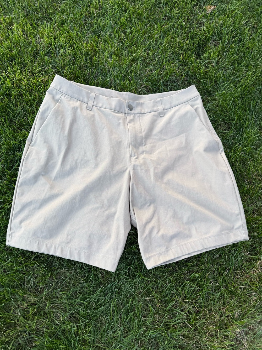 Lululemon Men's Beige Chino Shorts 34” Flat Front Button Pockets Logo Solid 7”